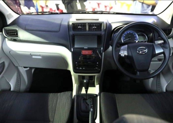 Daihatsu Xenia dashboard 2 - Kuta Rent Cars