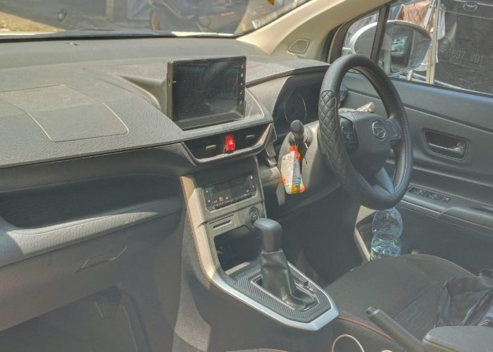 Dasboard New Daihatsu Xenia - Kuta Rent Cars (1)