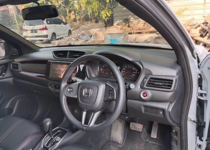 Honda WRV kuta rent cars 3
