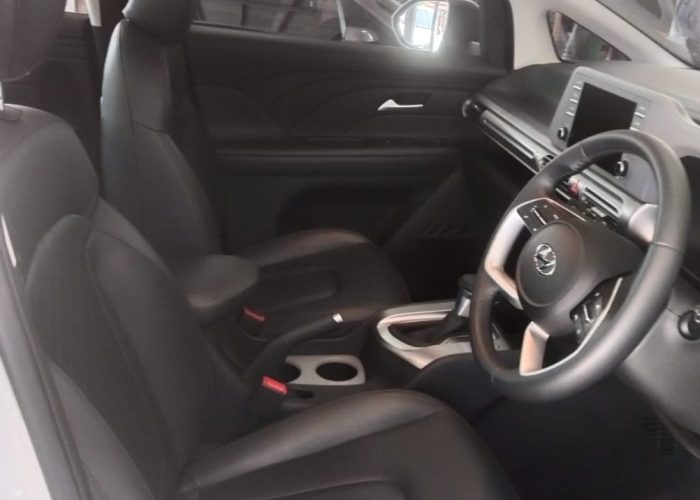 Hyundai Stargezer kuta rent cars 6