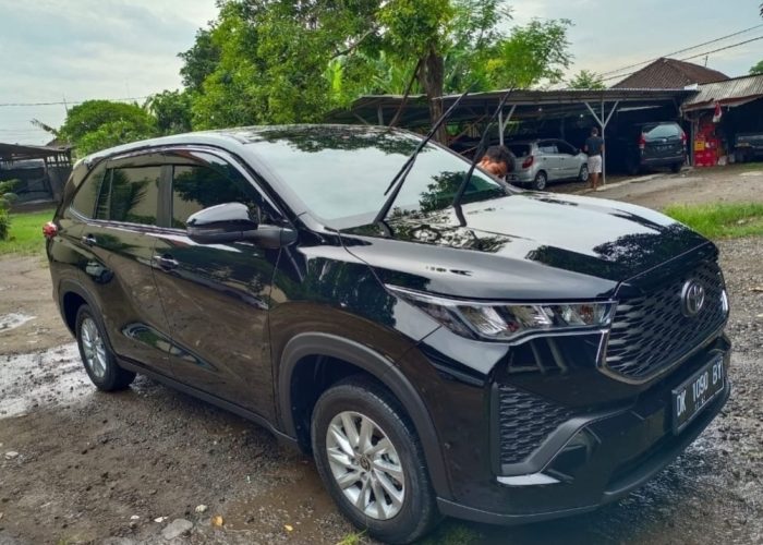 Toyota Innova Reborn zenix kuta rent cars 4
